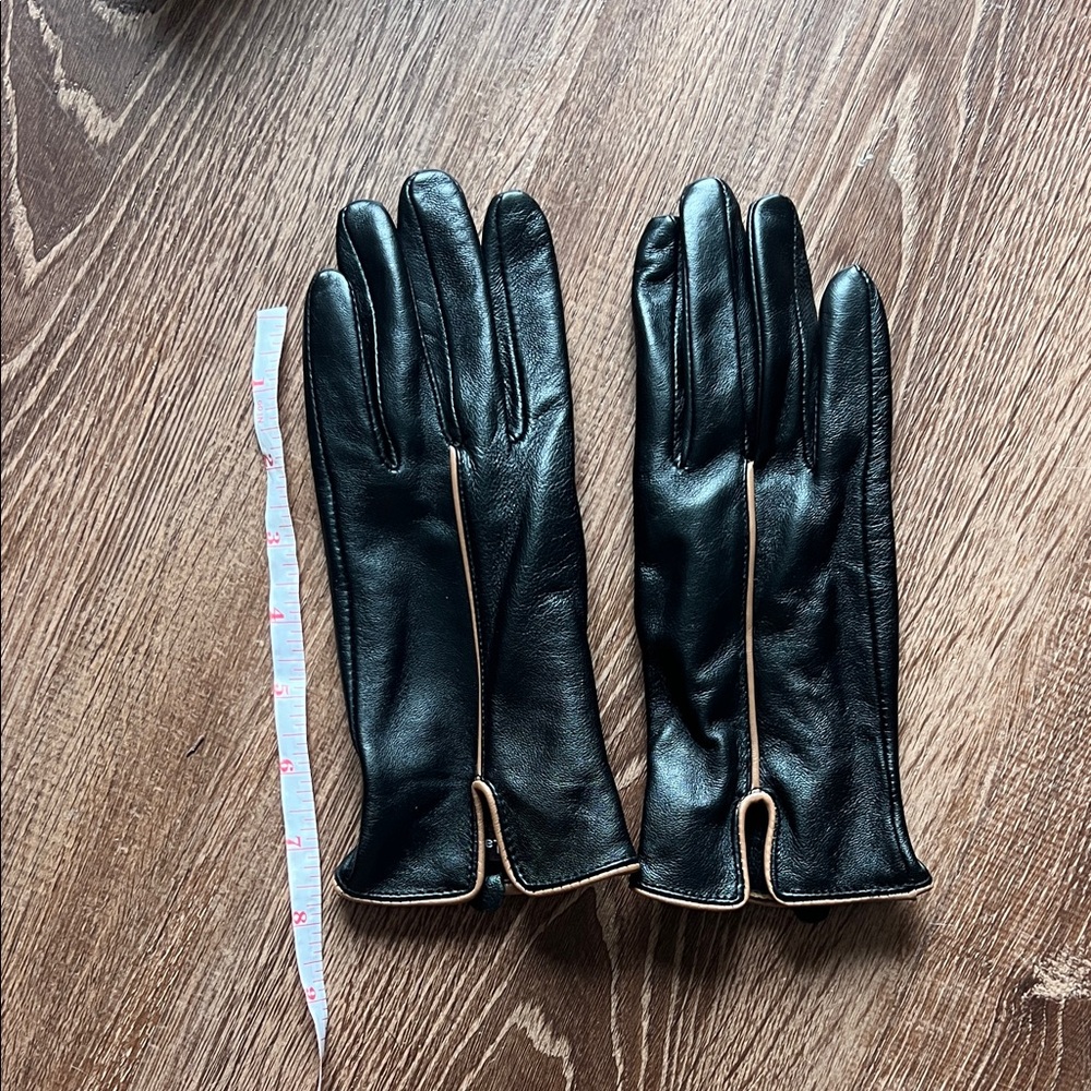 J. McLaughlin Black Leather Gloves M /100% leather